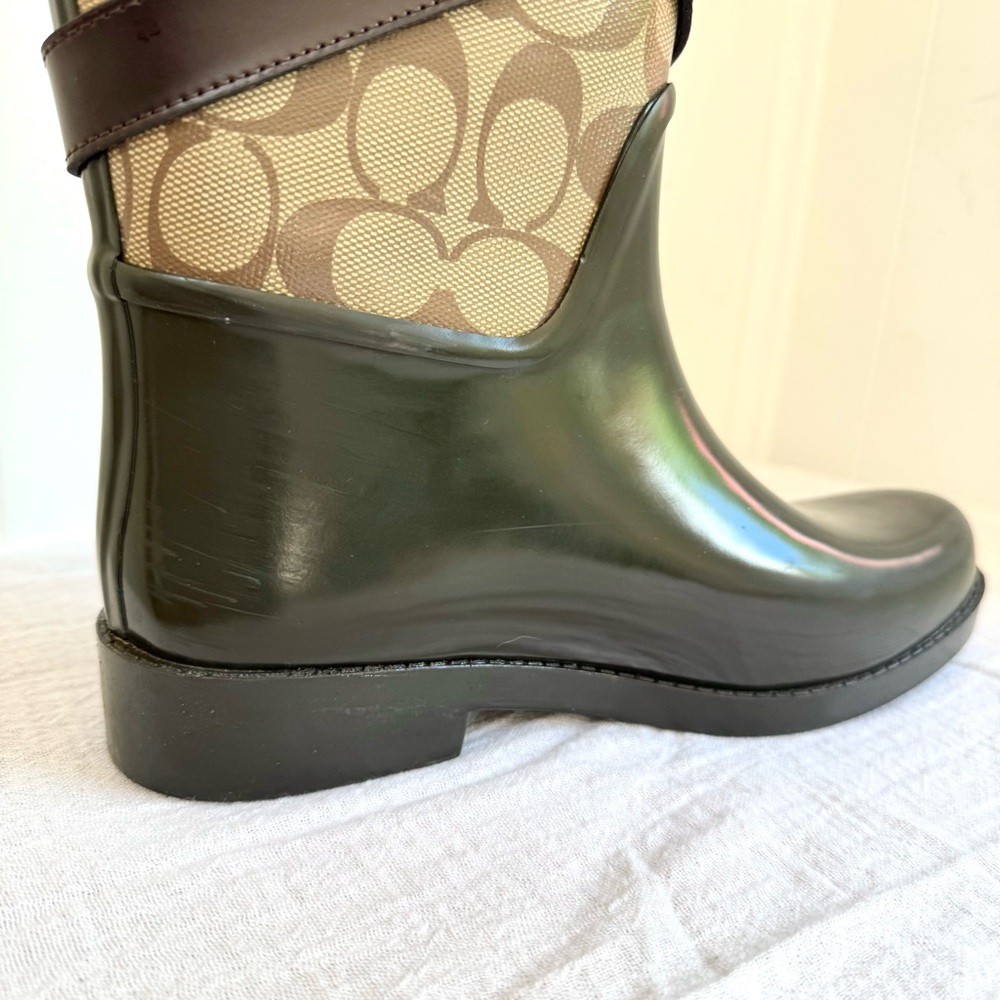 Coach Trisha II Turnlock Signature Rain Boots Chestnut Khaki Coach Women’s Flaws - Picture 3 of 13